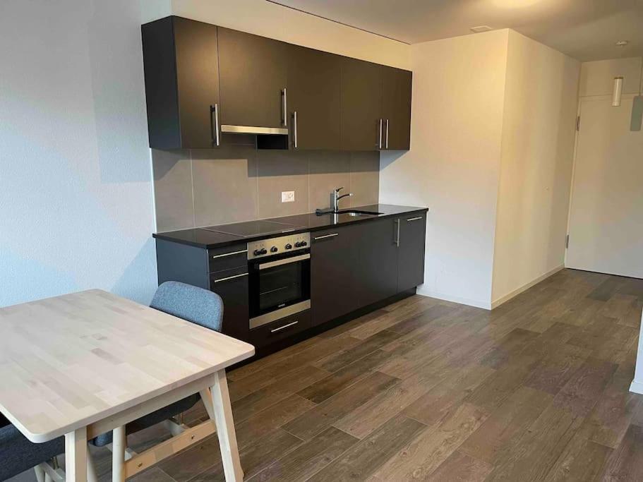 Proche Lausanne: Studio Bien Equipe Apartamento Prilly Exterior foto